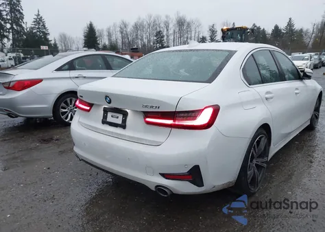 2022 BMW 330I xDrive z USA, uszkodzony, nr VIN 3MW5R7J03N8C59269